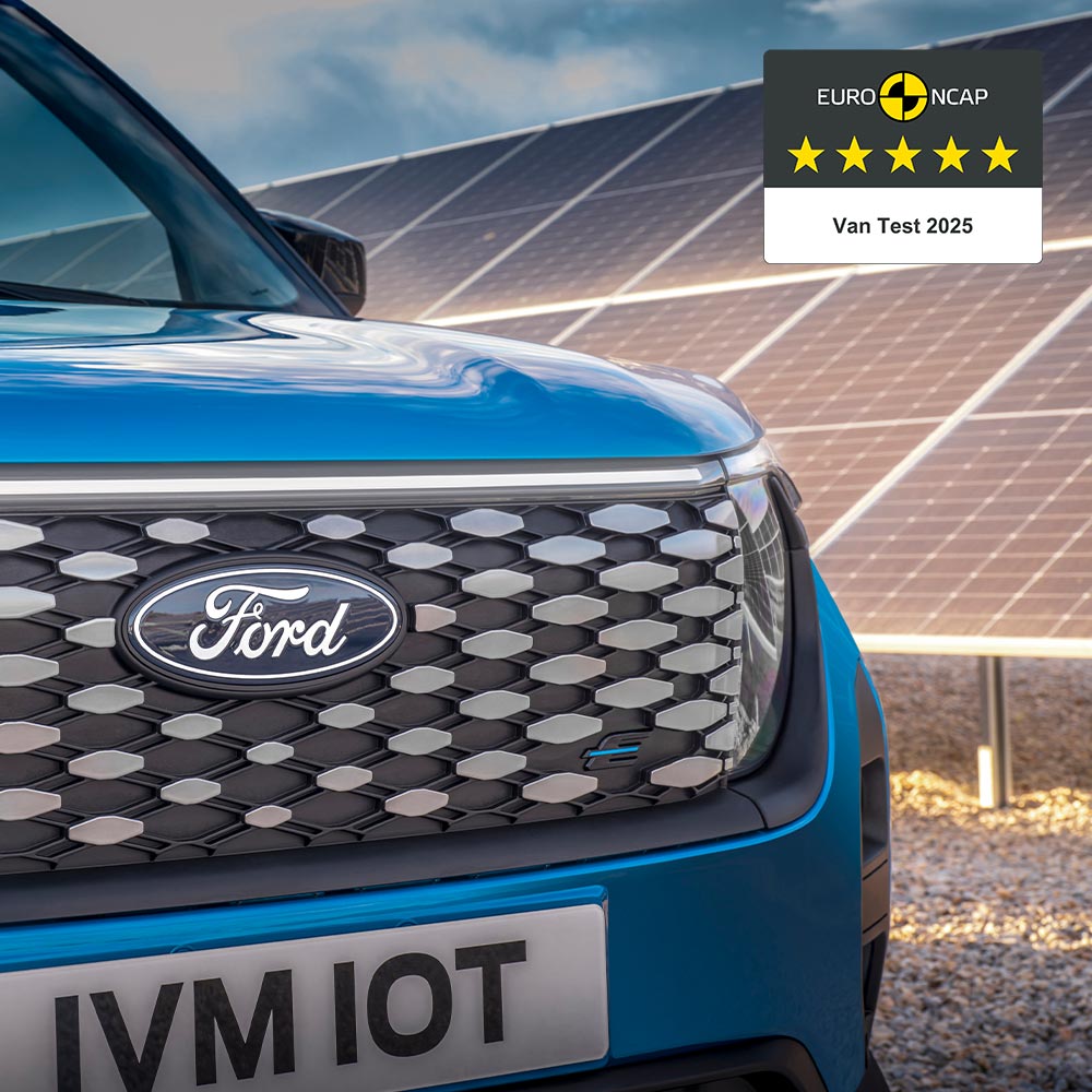 Ford E-Transit Courier couleur bleue – Calandre et distinction Euro NCAP