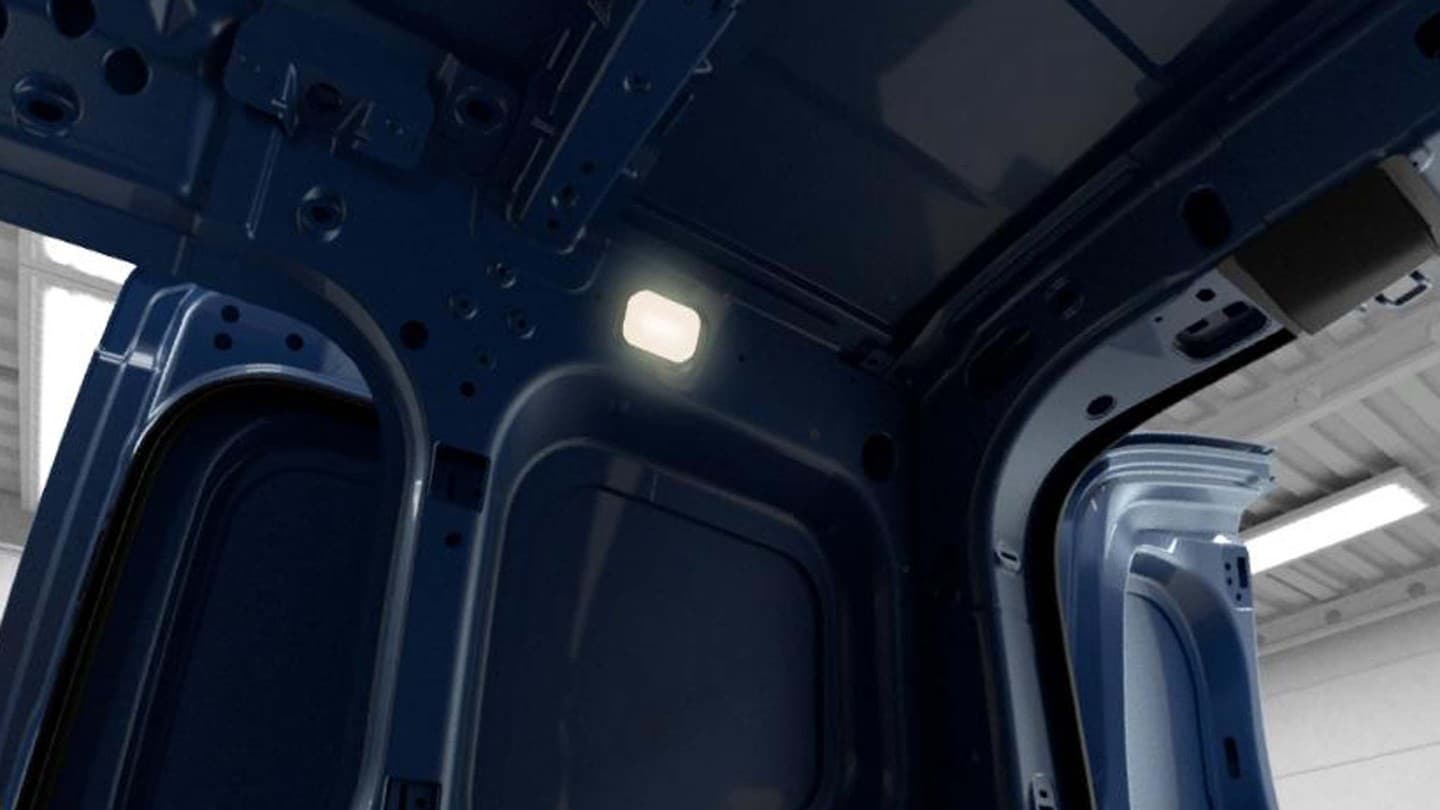 Ford Transit Courier, vue sur l’espace de chargement, éclairage LED